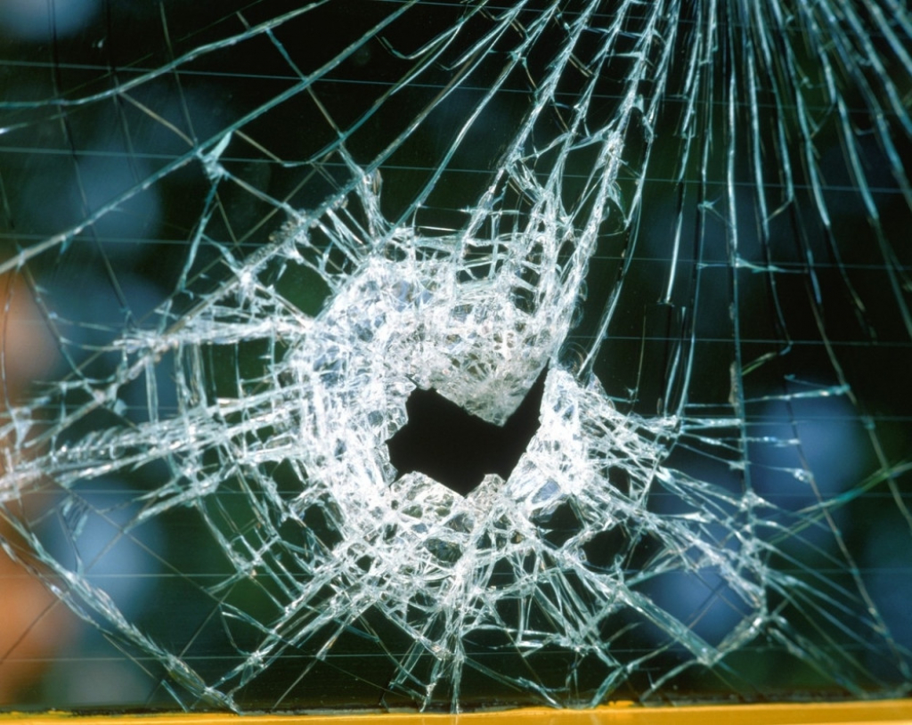 Razbijen prozor