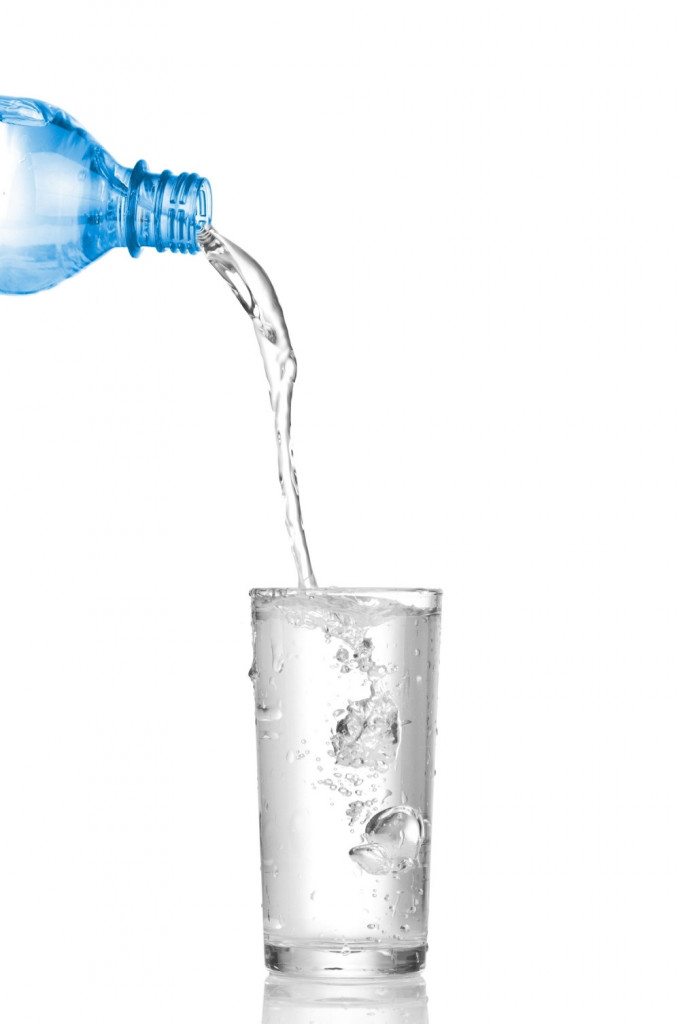 Čaša Flaša vode Voda za piće