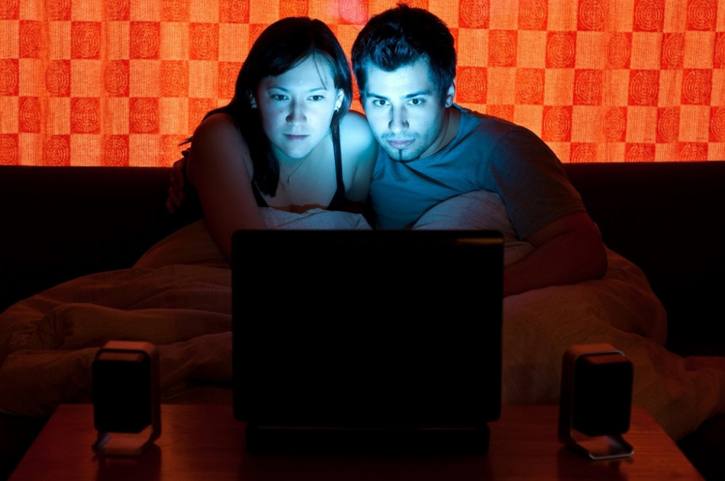 Par gleda film Monitor Laptop Računar Kompjuter