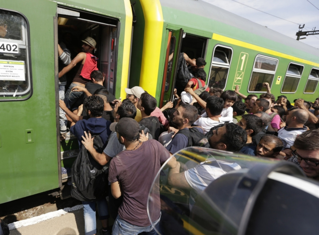 Izbeglice polegale na prugu u Mađarskoj