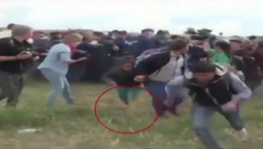Mađarska snimateljka udara devojčicu izbeglicu