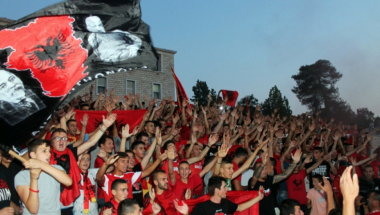Nekoliko stotina navijača sa Kosova stiglo u Elbasan