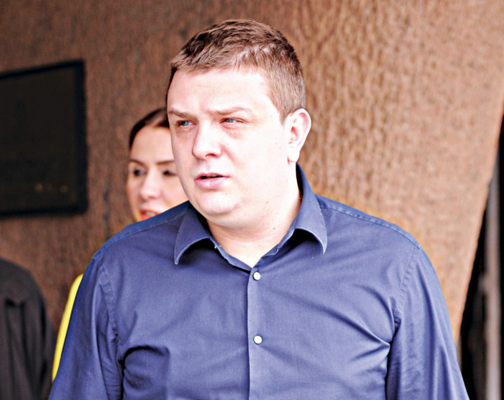 Miloš Vazura uzvraća udarac