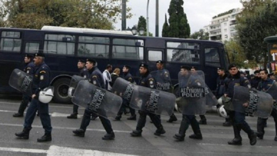 Grčka policija prilikom racije