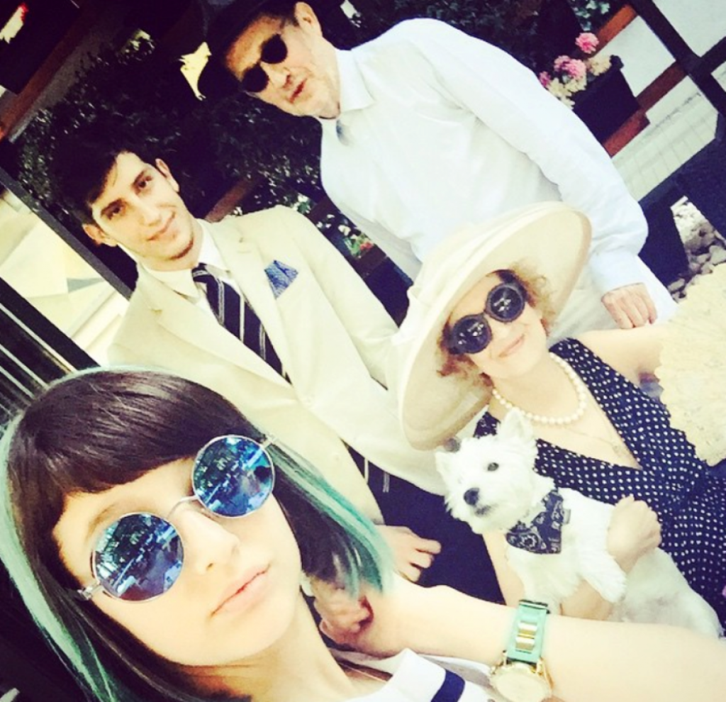 Isidora Bjelica sa porodicom