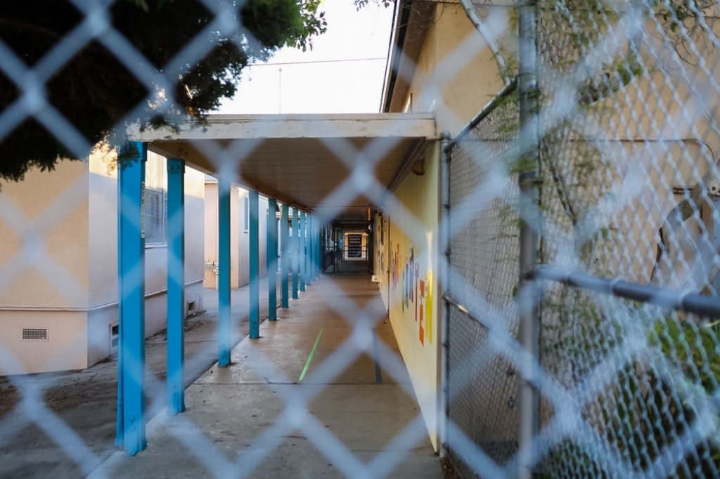 Zatvorena škola, Los Anđeles