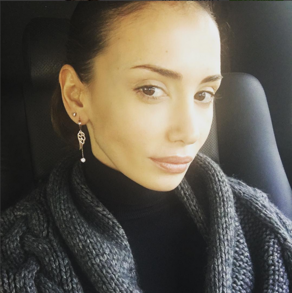 Emina Jahović Sandal