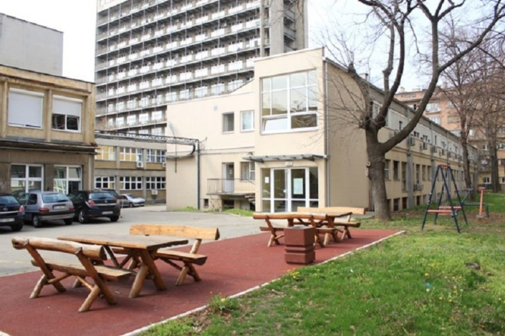 Kuća se nalazi u sklopu Instituta za majku i dete