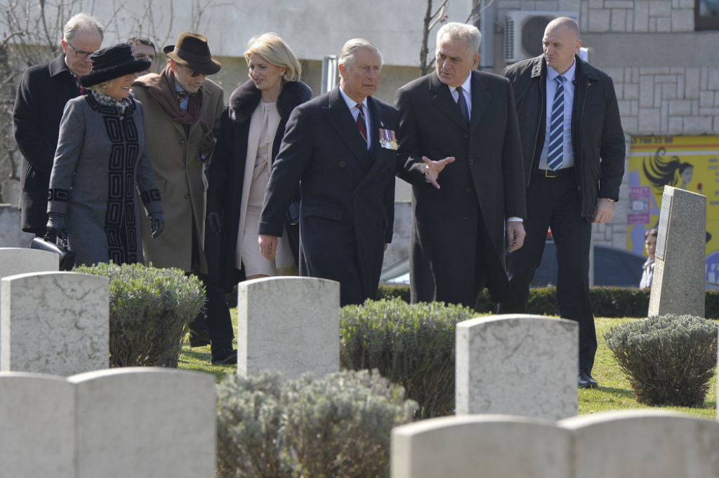 Princ Čarls i Nikolić položili vence na groblju Komonvelta