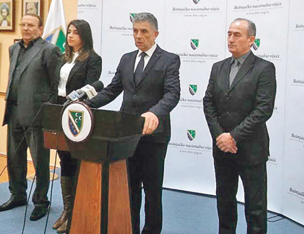 Plaši se navijača Zvezde: Ugljanin sa saradnicima