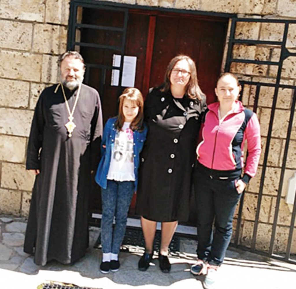 Prvo obojeno jaje čuvamo ispred slavske ikone