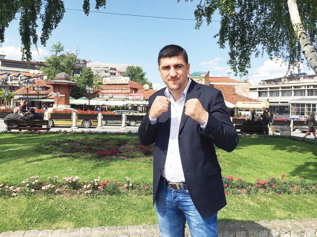 Trenutno treniram u Novom Pazaru i družim se sa prijateljima