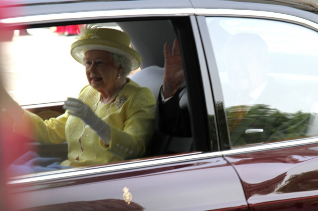 Kraljica dolazi na proslavu