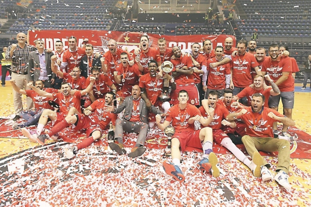 Košarkaši Zvezde slave titulu