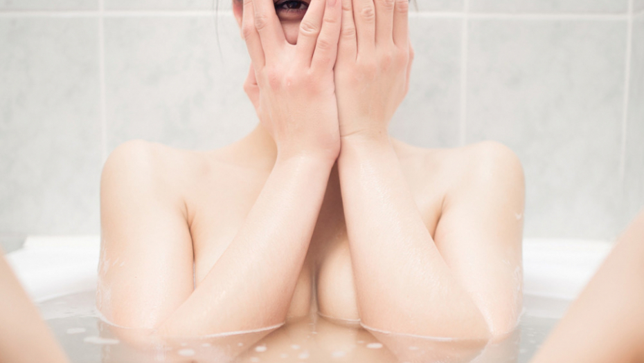 Kupanje žena stid sram