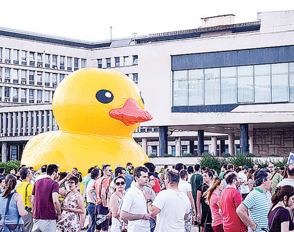 Žuta patka protest Beograd
