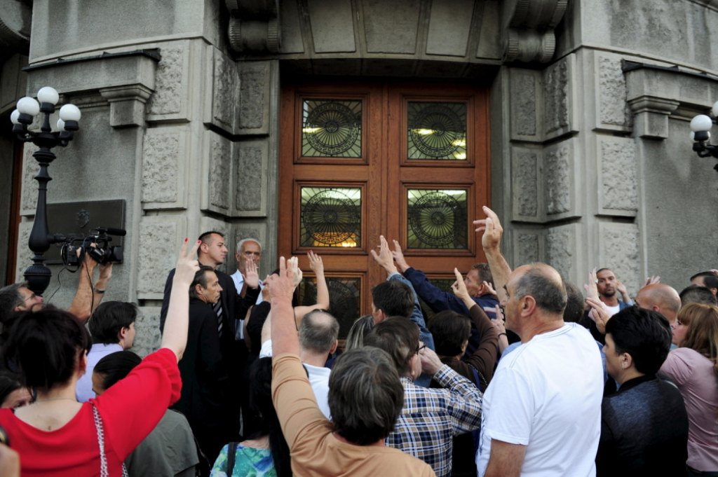 Građani čekaju prijem kod Vučića