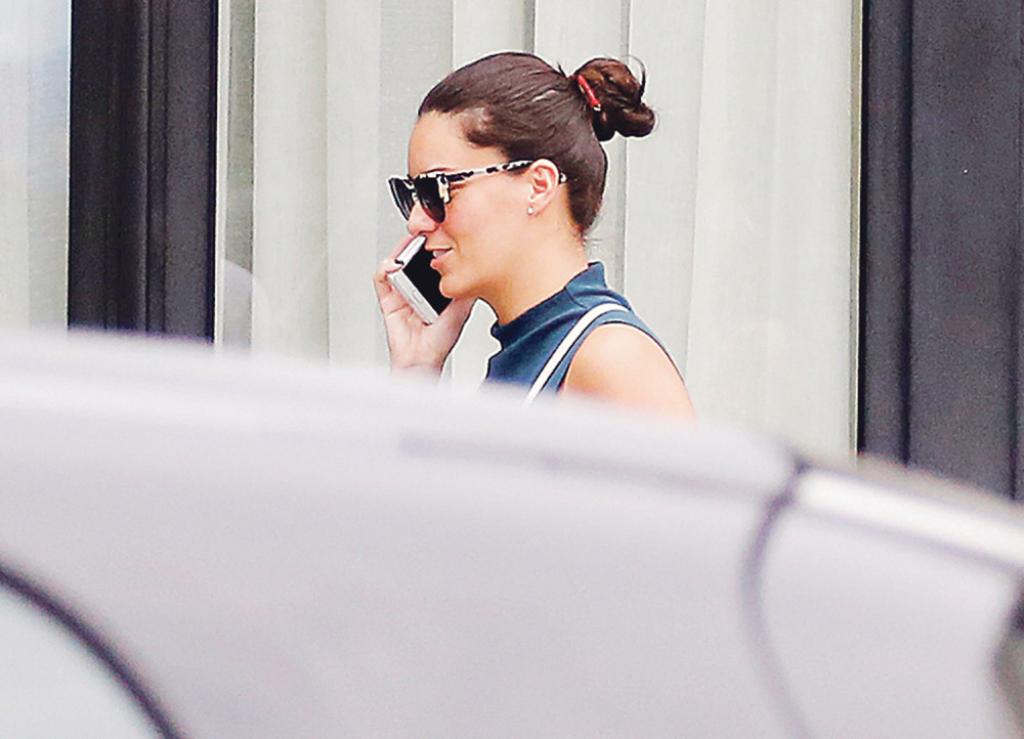 Ne ispušta telefon: Marija Kilibarda