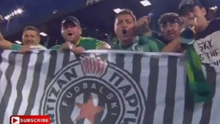 Navijači Ludogoreca sa zastavom Partizana