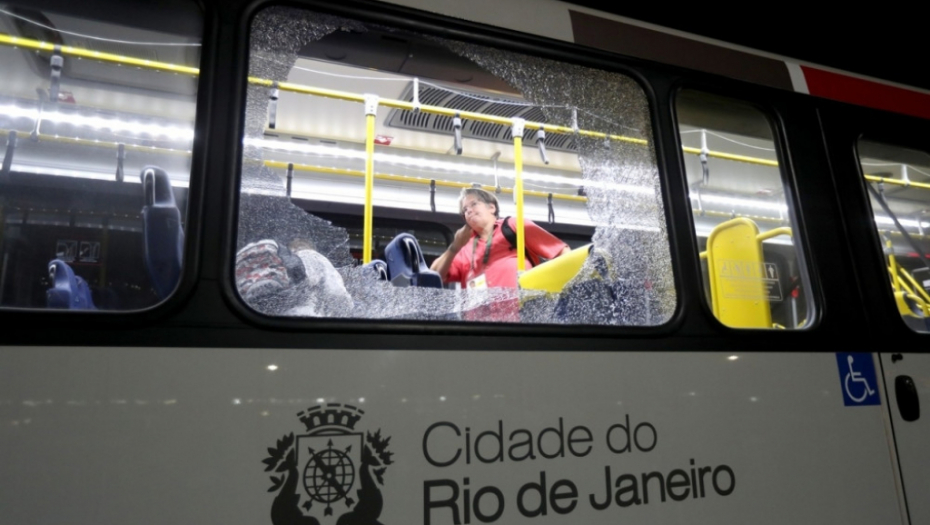 Napadnut autobus s novinarima u Riju