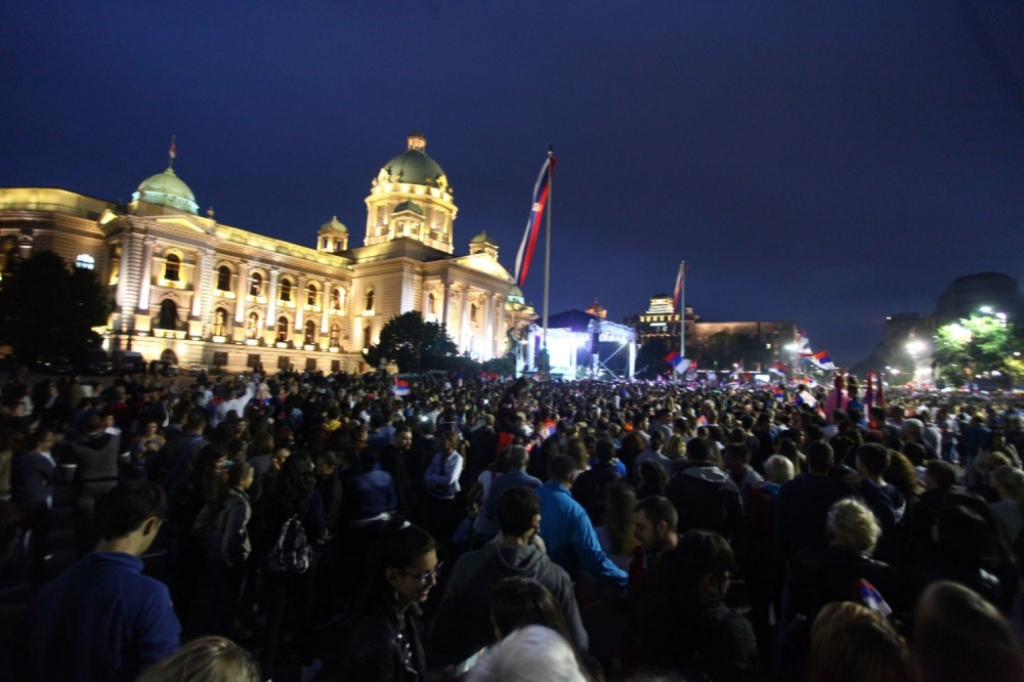 Doček ispred Skupštine