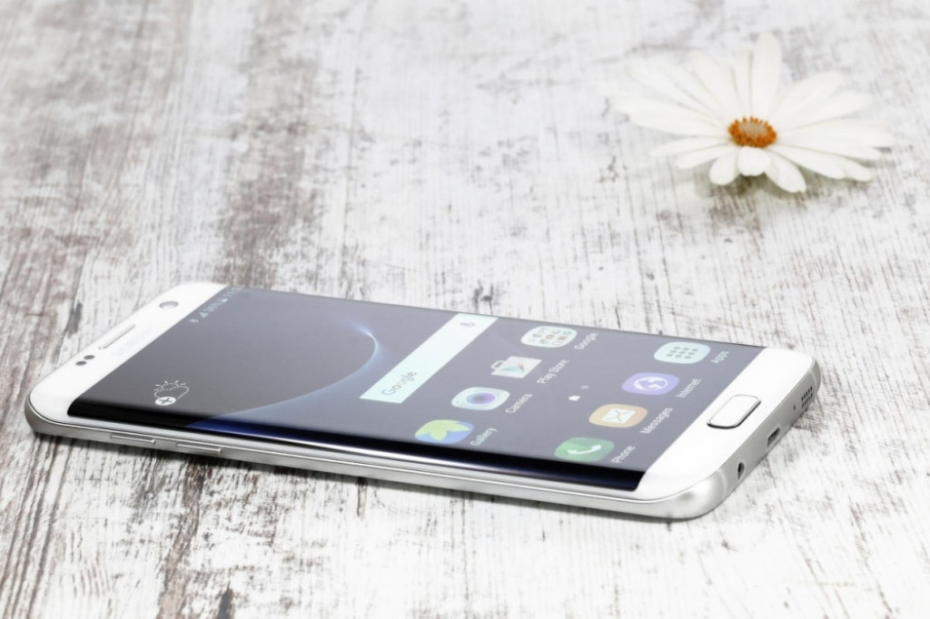 Samsung Galaksi 7, mobilni telefon Galaxy