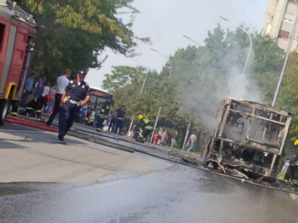 Izgoreo autobus na Banjici