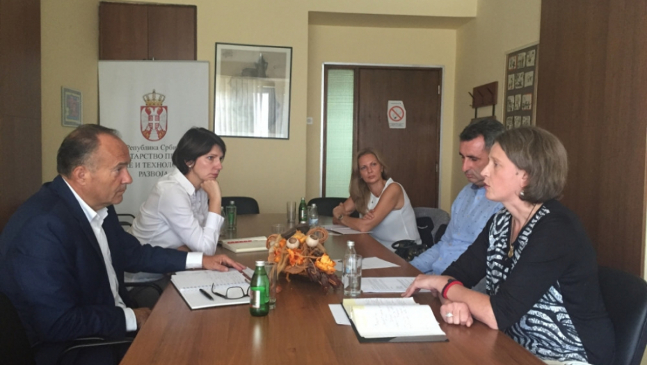 Ministar Šarčević u razgovoru sa roditeljima pokojnog Alekse