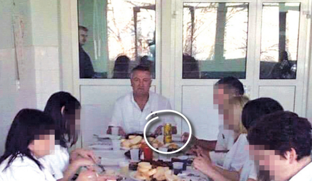 Dr Bojanić uslikan kako pije pivo usred bolnice