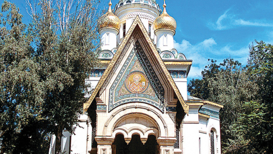 Ruska crkva niče na brdu kraj Banstola