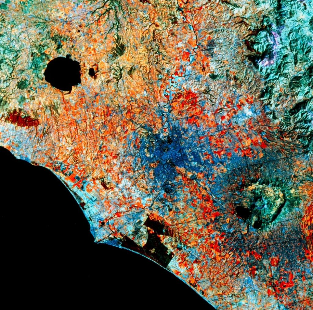 Vulkan Albano kraj Rima (u desnom donjem uglu)