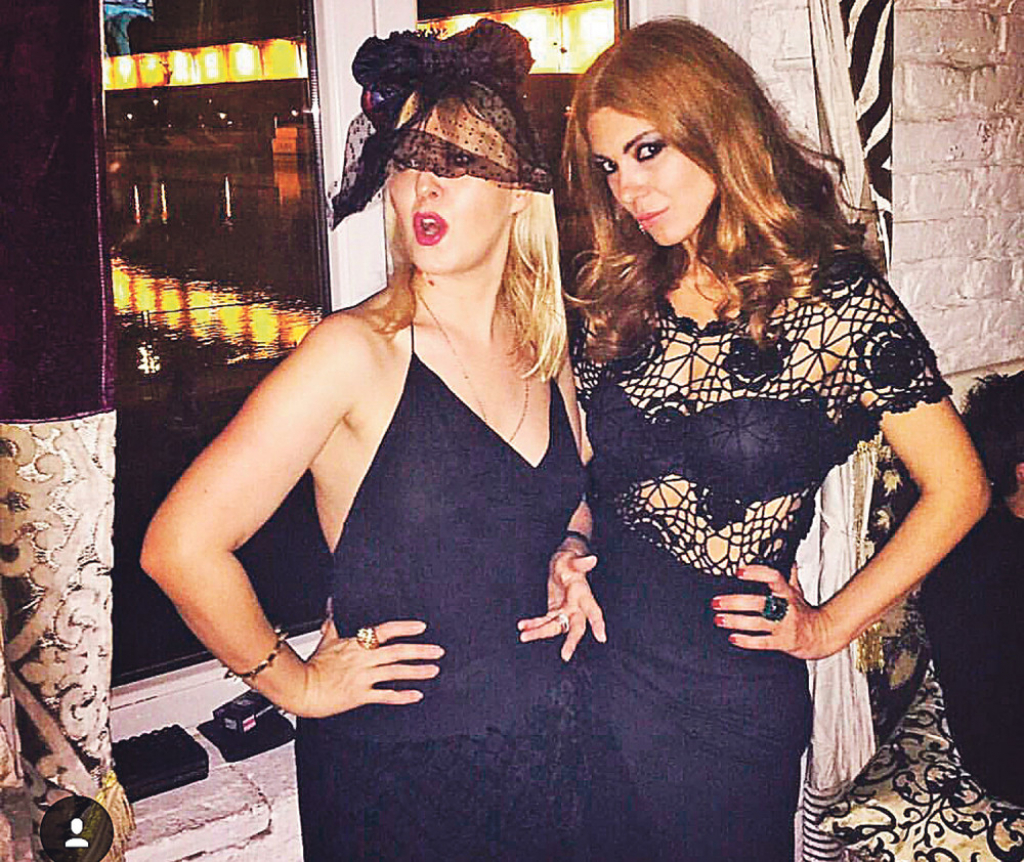 Lena Bogdanović sa prijateljicom