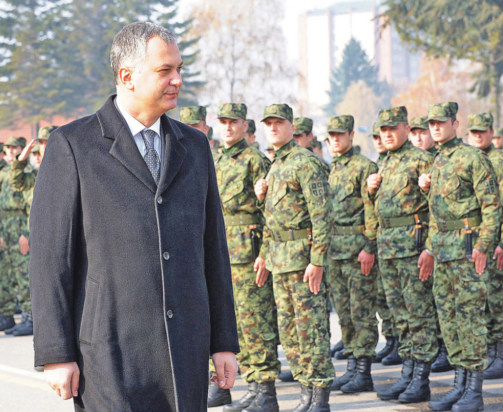 Šutanovac je obavljao i funkciju ministra odbrane