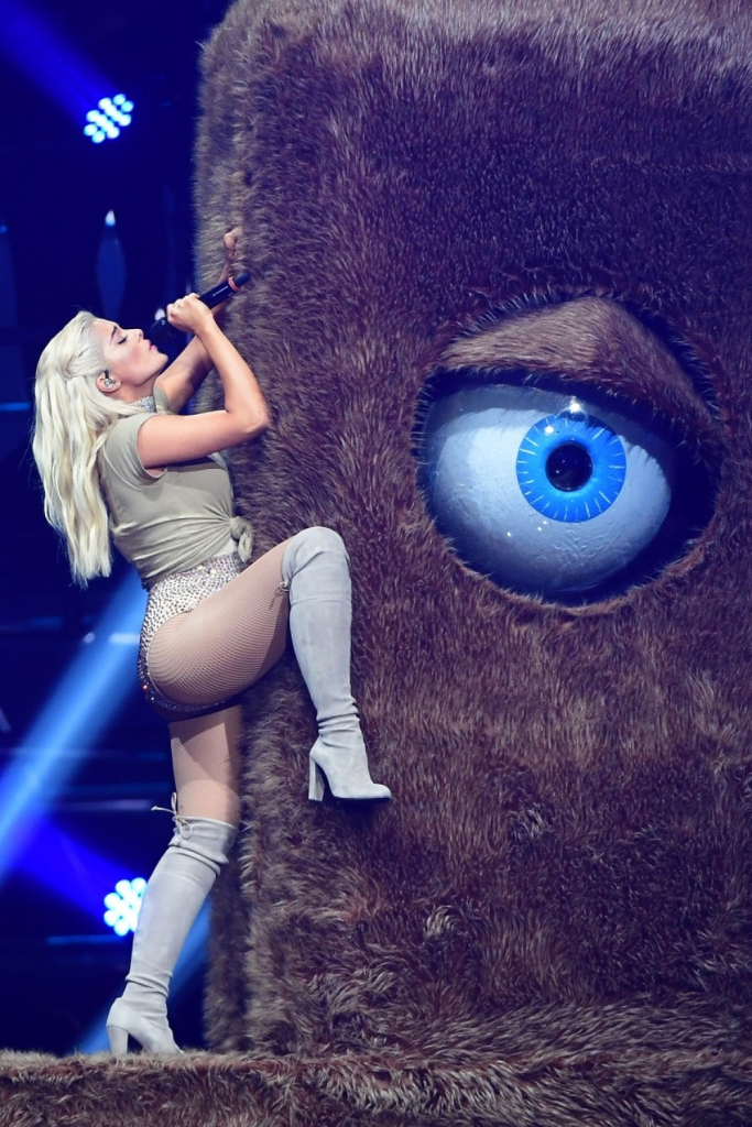 Voditeljka programa imala je zanimljiv nastup