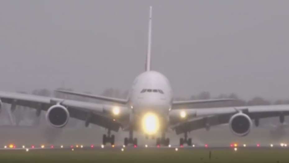 Teško sletanje A380 u Amsterdamu