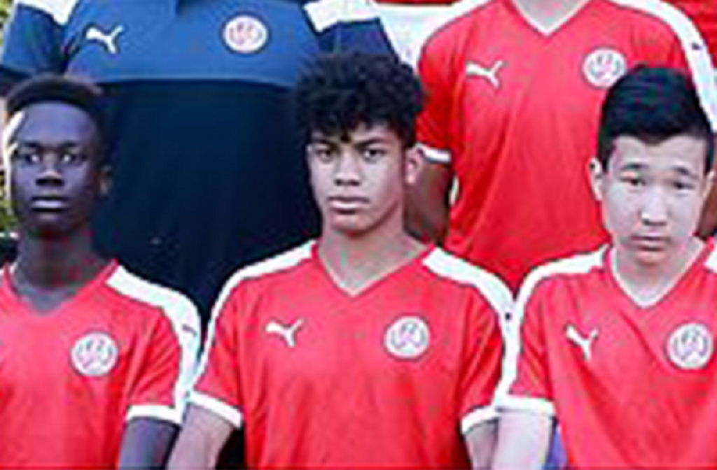 Džejson Prodanović (u sredini)