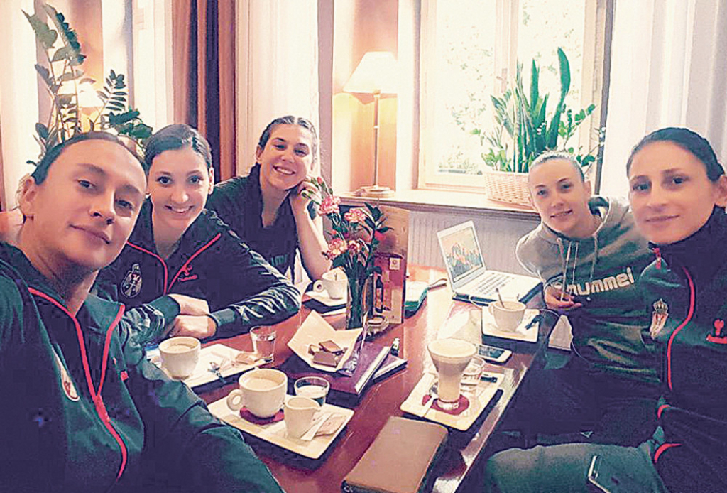 Čolićeva sa drugaricama iz reprezentacije