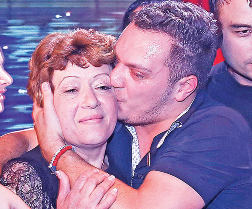 Gastoz se oprostio od majke