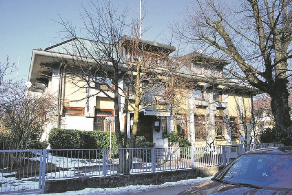 Ambasada Srbije kojoj prete Albanci