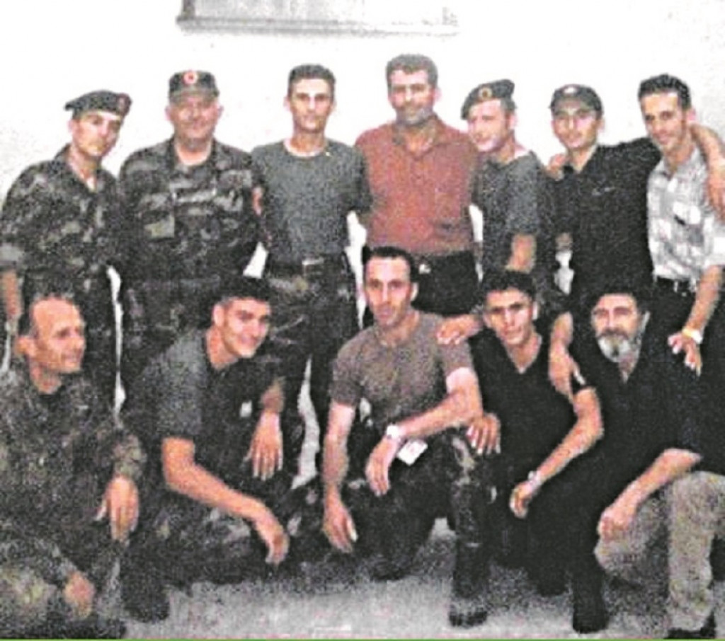 Ramuš Haradinaj sa borcima OVK