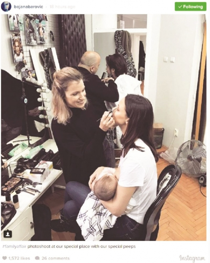 Bojana doji ćerkicu u salonu