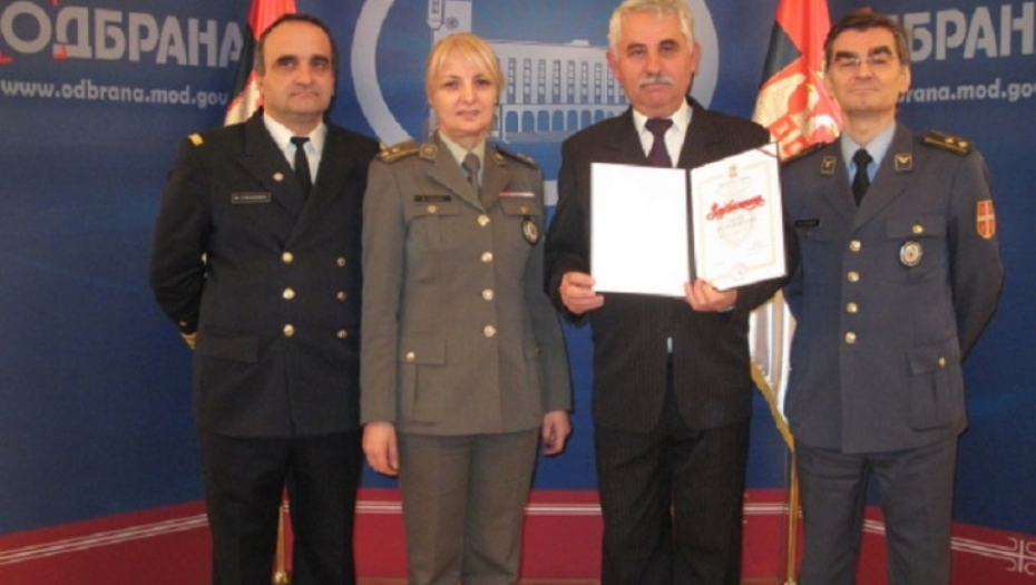 Akademik dr Nikola Žegarac sa pripadnicima Vojske Srbije