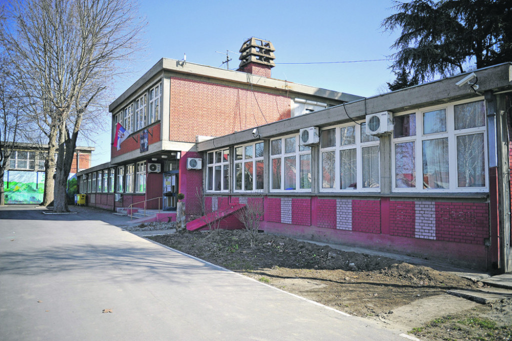 Učenica pokušala da se obesi u školi