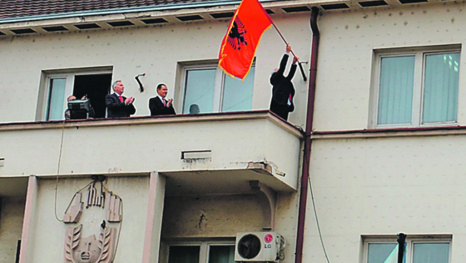 Albanska zastava za albanskog predsednika na jugu Srbije
