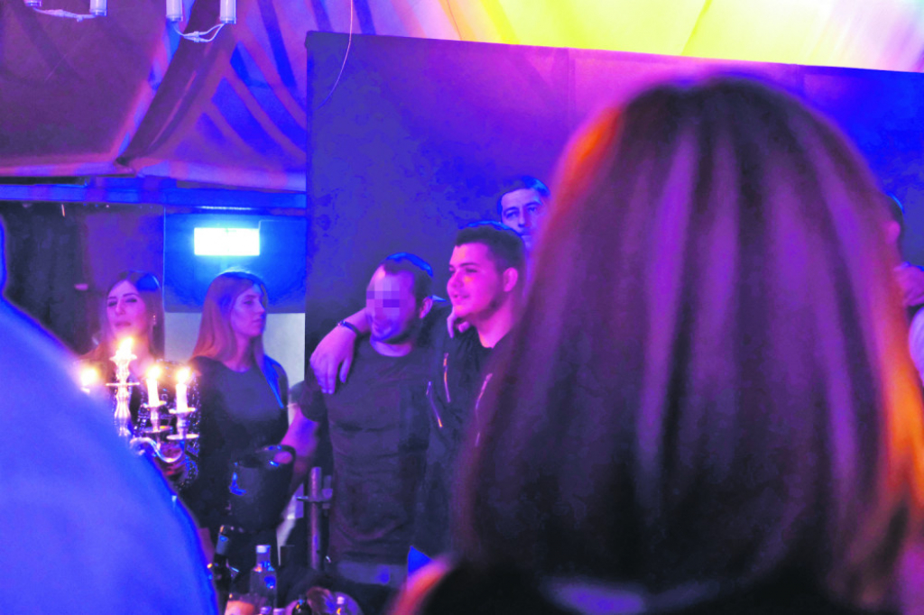 Viktor častio drugare i đuskao do jutra