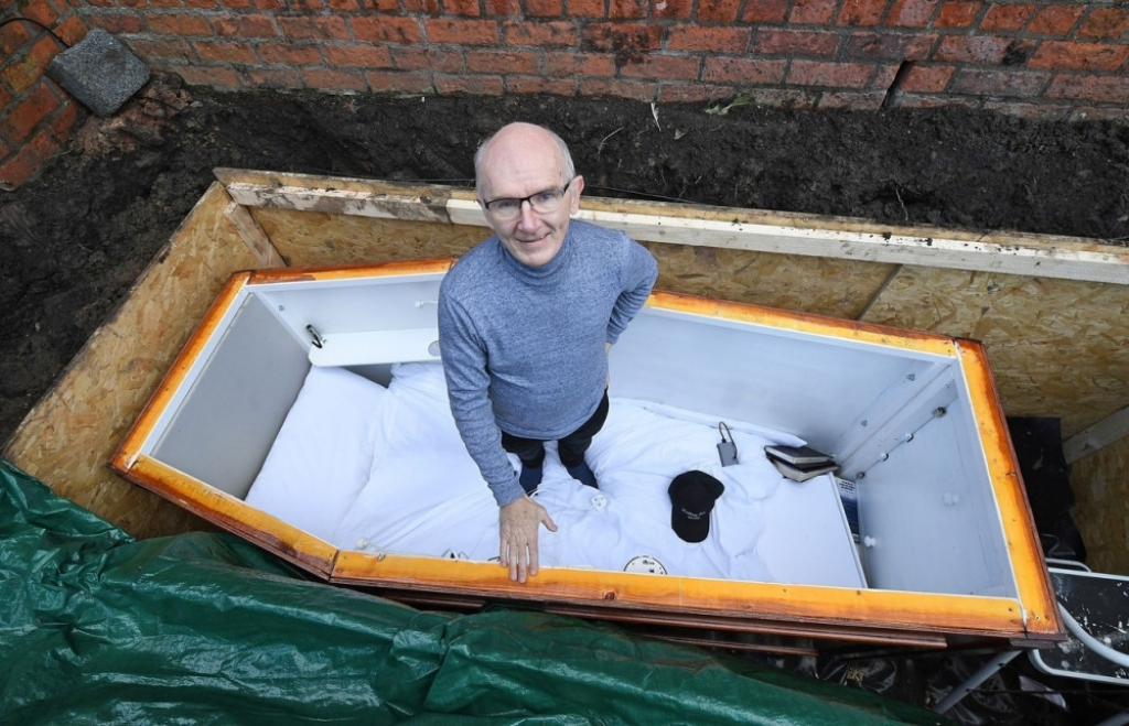 Da li biste legli ovde i pristali da vas zatrpaju zemljom?