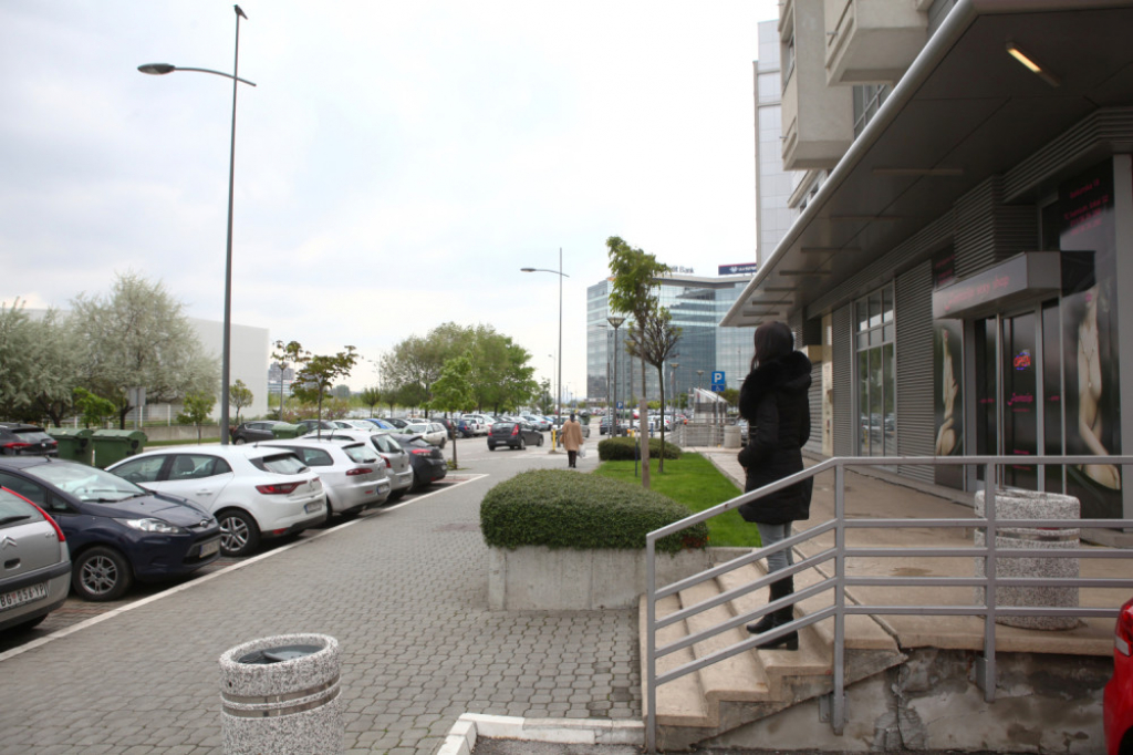 Seks-šop s jedne, vrtić s druge strane ulice