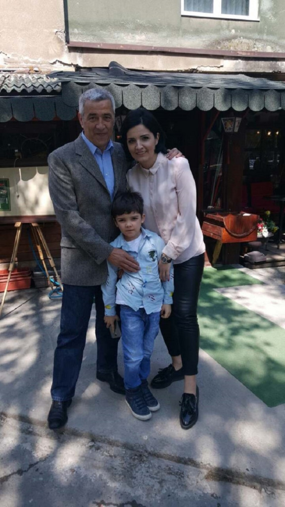 Oliver Ivanović u šetnji sa porodicom