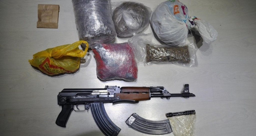 Zaplenjeni droga i oružje