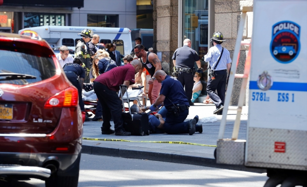 Automobilom uleteo među pešake na Tajms skveru